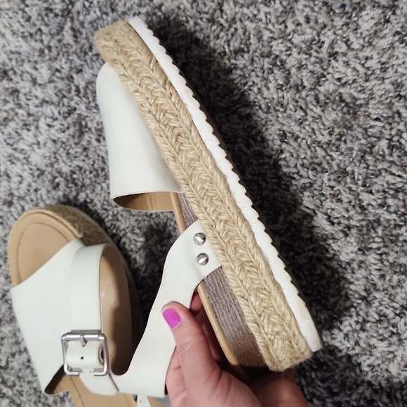 Soda sandals size 8 - Picture 7 of 7